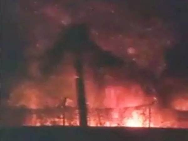 Bihar : मोहनिया पुलिस स्टेशन परिसर में लगी आग, कई जब्त बाइकें जलकर खाक