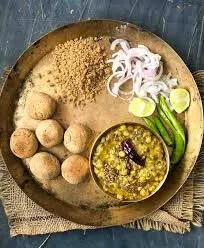 DAAL BATI CHURMA RECIPE :बनाइये टेस्टी और हेल्दी दाल बाटी चूरमा राजस्थानी स्टाइल में