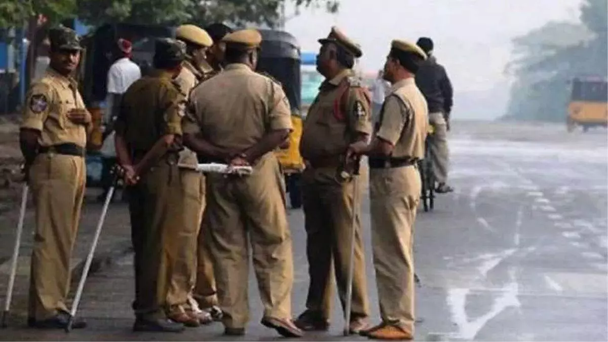 Ujjain : विवाद सुलझाने पहुंची पुलिस पर पथराव , हथियारों से हमला कर फरार