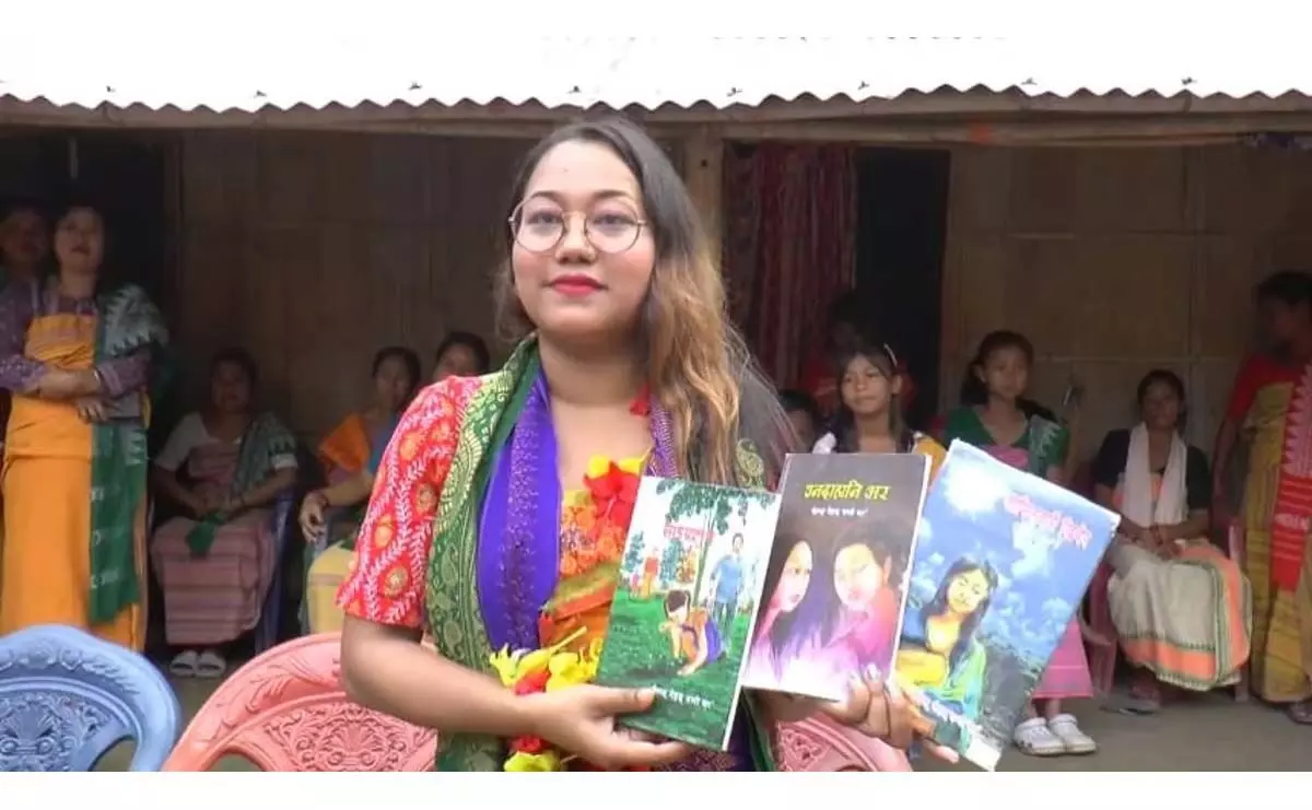 Assam news :  साहित्य अकादमी युवा पुरस्कार 2024 की विजेता स्व-निर्मित रानी बारो को सम्मानित किया