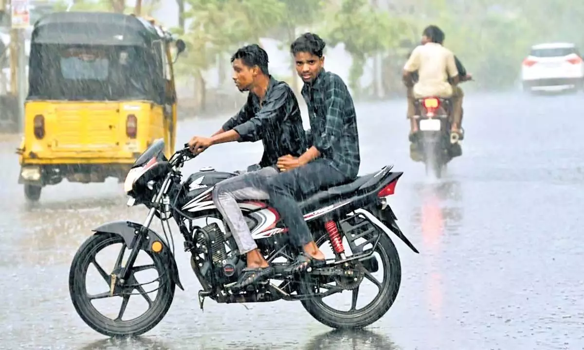 Telangana News: तेलंगाना में हल्की से मध्यम बारिश हुई