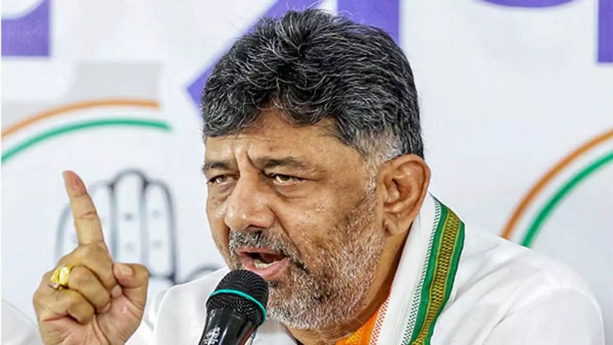 Karnataka News: मुनिराजू ने ‘8% डीकेएस टैक्स’ का आरोप लगाया
