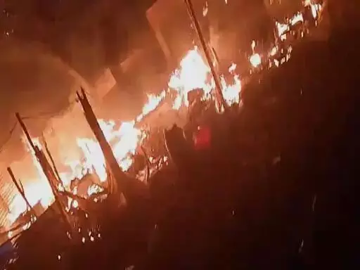 CG: कुदरगढ़ देवी धाम के पास मेले में लगी भीषण आग