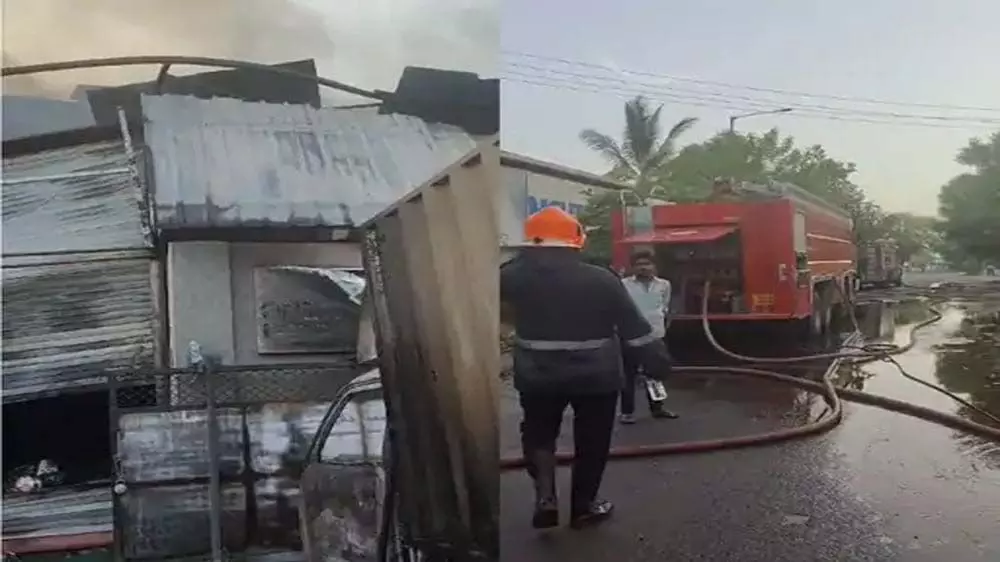 Gujarat : अहमदाबाद के कठवाड़ा में बायोटेक इंडस्ट्रीज में लगी आग पर काबू पाया गया