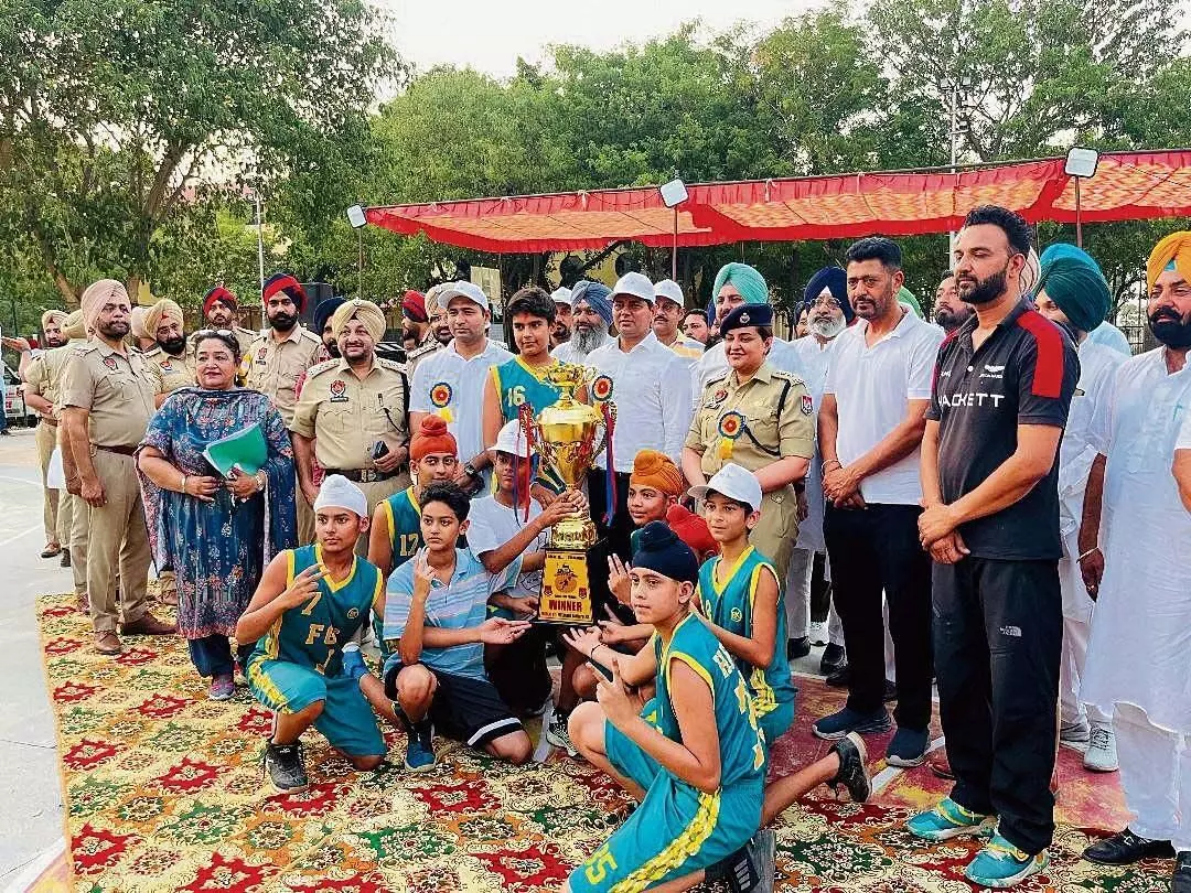 Fatehgarh: साहिब पुलिस ने नशे के खिलाफ जागरूकता पैदा करने के लिए बास्केटबॉल टूर्नामेंट का आयोजन किया