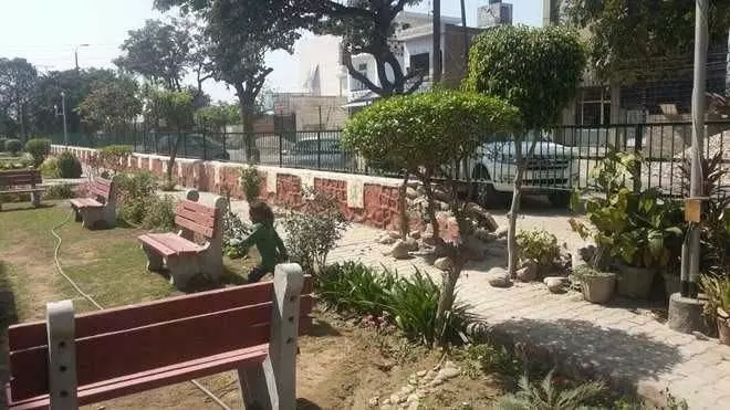 Mohali news: सार्वजनिक पार्क उपेक्षा की स्थिति में