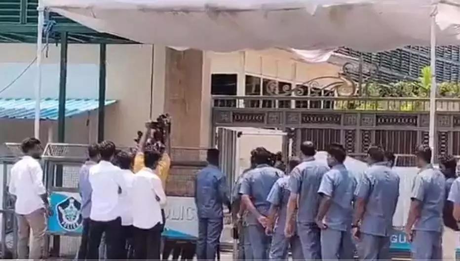 Andhra Pradesh News: जगन के घर पर निजी सुरक्षा गार्ड तैनात