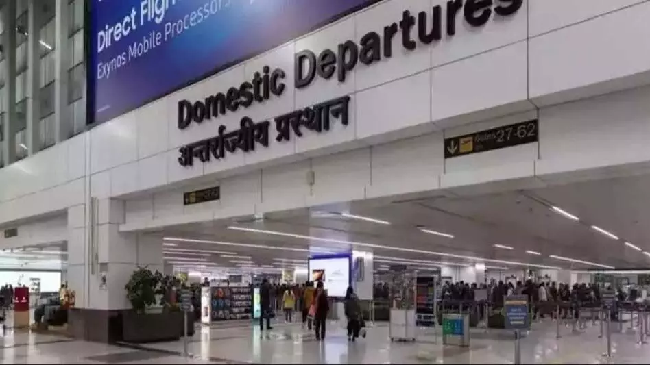 Delhi News: दिल्ली हवाई अड्डे पर बिजली गुल, बोर्डिंग और चेक-इन सुविधाएं प्रभावित
