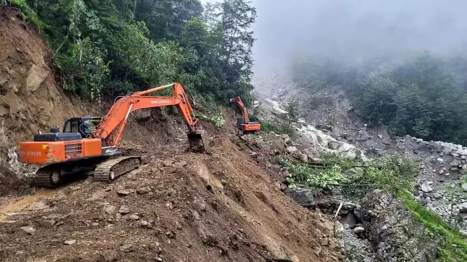 Sikkim News: बीआरओ ने वर्षा प्रभावित उत्तरी सिक्किम में बड़े पैमाने पर बहाली कार्य शुरू