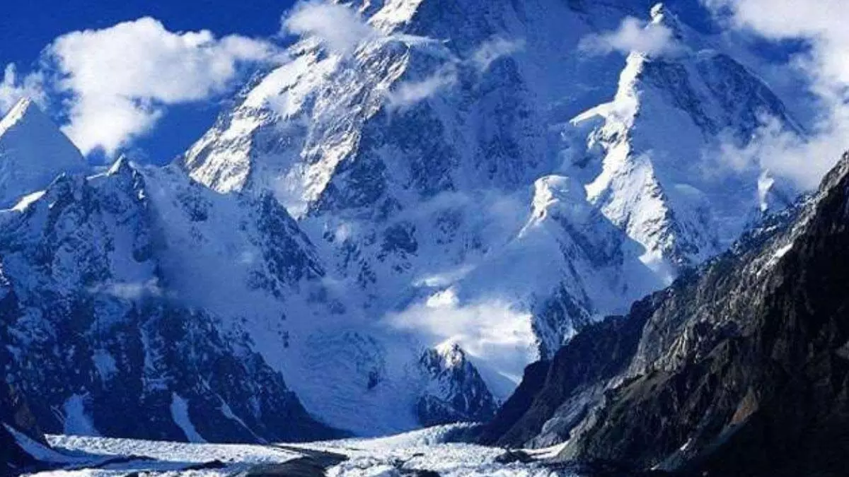 Himalayas at record;  हिमालय में हिमपात रिकॉर्ड निम्न स्तर पर  जल कमी की आशंका