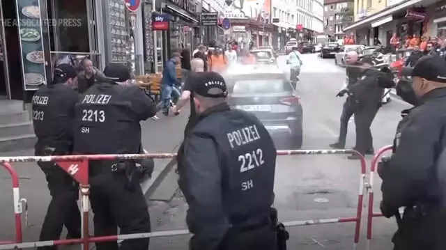 world : मोलोटोव कॉकटेल से धमका रहा था जर्मन पुलिस ने  उत्तरी शहर हैम्बर्ग में व्यक्ति को गोली मारकर घायल कर दिया