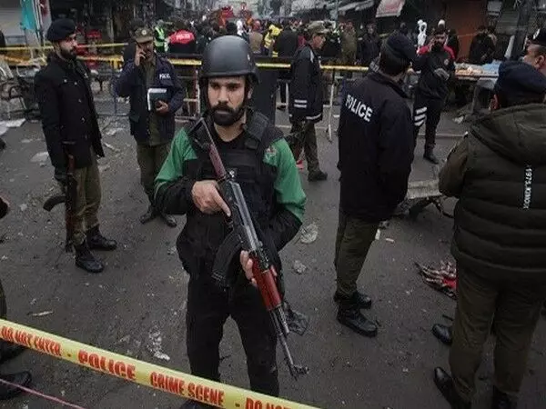 Pakistan: हब में वाहन पलटने से कम से कम पांच पुलिसकर्मियों की मौत, 3 घायल