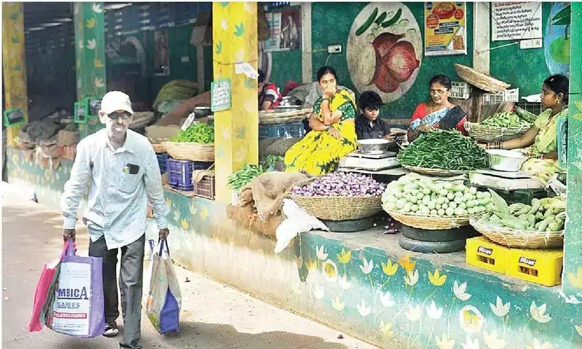 Andhra Pradesh: प्याज और सब्जियों के दाम आसमान छू रहे हैं