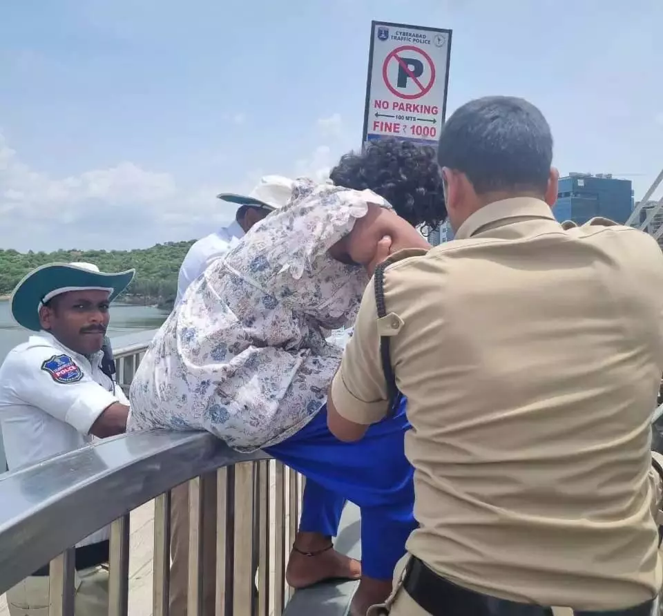 Telangana News: माधापुर के दुर्गम चेरुवु केबल ब्रिज पर आत्महत्या की कोशिश नाकाम