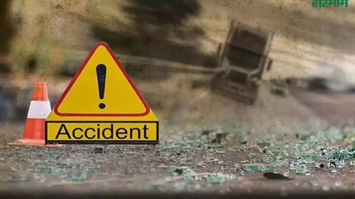 Road accident: एंबुलेंस की चपेट में आने से मोपेड चालक की मौत