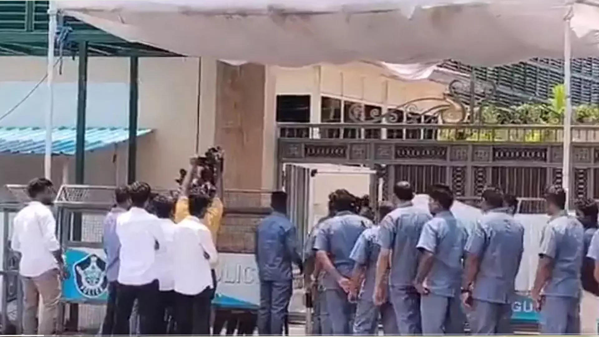 Andhra Pradesh: जगन के घर पर निजी सुरक्षा गार्ड तैनात