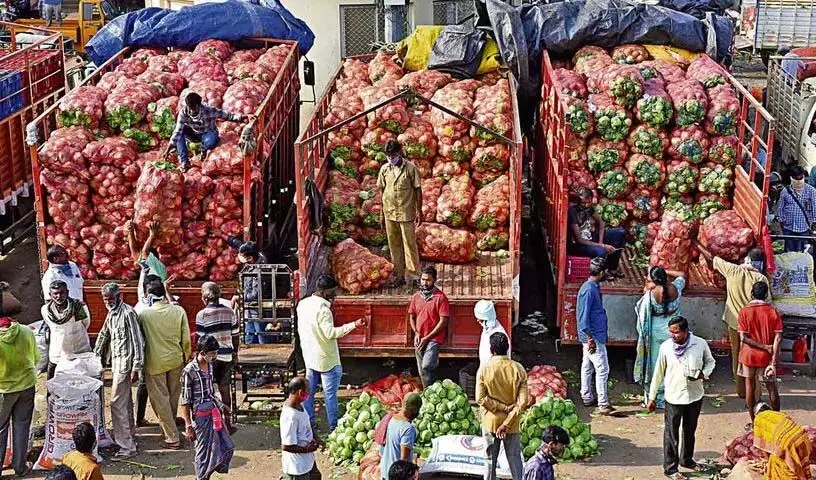 Khammam: सब्जियों की बढ़ती कीमतों से खम्मम में आम लोग परेशान