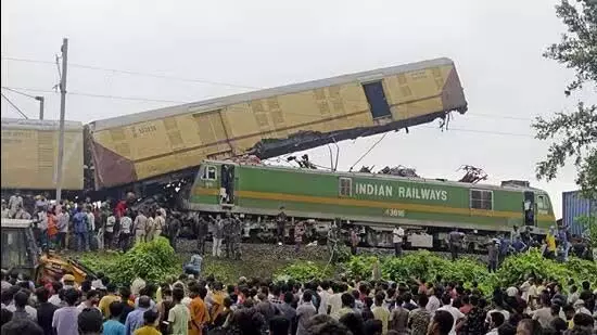 West Bengal: मानवीय भूल या तकनीकी खराबी, बंगाल रेल हादसे का कारण क्या