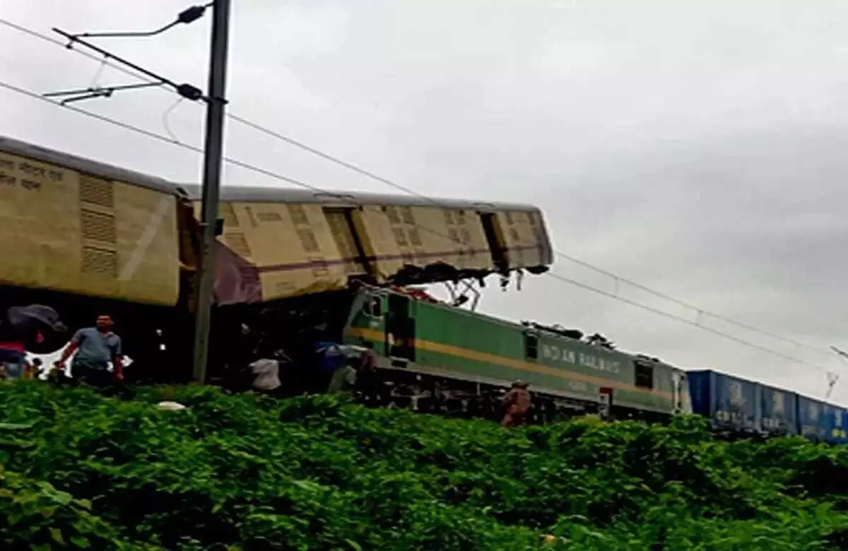 Rail Accident: मृतकों की संख्या बढ़कर 9 हुई, 41 घायल