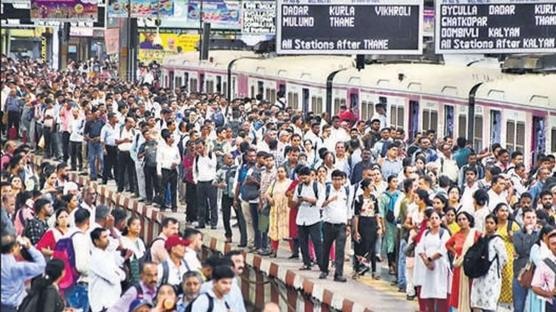 MUMBAI: रेलवे बोर्ड ट्रेनों की समयबद्धता में सुधार के लिए सीएसएमटी पर सिग्नलिंग प्रतिबंधों में ढील देगा