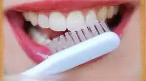 Oral health : कितने टाइम के लिए यूज़ करना चाहिए टूथब्रश जानिए