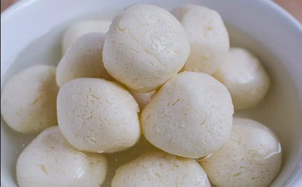 SPONGY RASGULLA RECIPE: बनाइये टेस्टी स्पंजी रसगुल्ला घर पर जानिए रेसिपी