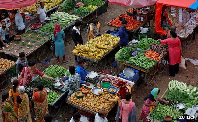 New Delhi: फिच रेटिंग्स ने चालू वित्त वर्ष के लिए भारत की विकास दर का अनुमान बढ़ाकर 7.2% किया