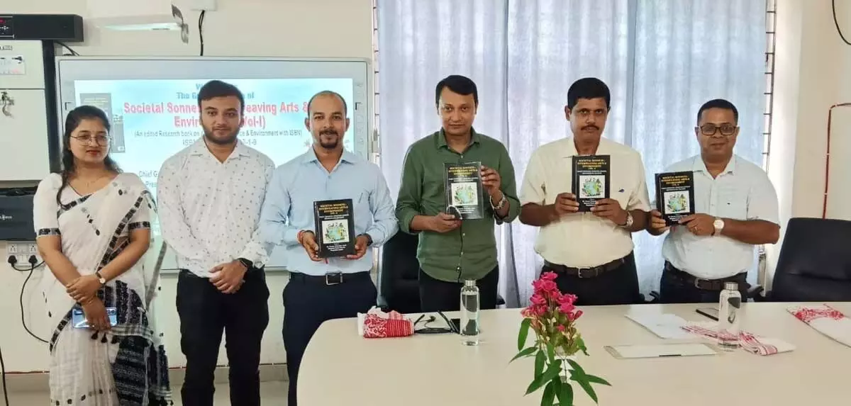 Assam news : वरिष्ठ पत्रकार सोनित कुमार भुयान द्वारा पीडीयूएएम, दलगांव में ग्राउंडब्रेकिंग शोध पुस्तक का विमोचन किया