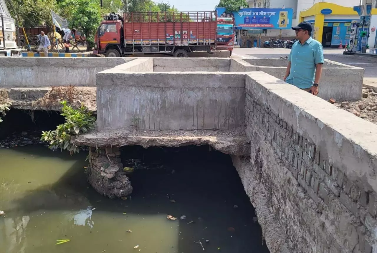 Jamshedpur: स्वास्थ्य मंत्री बन्ना गुप्ता ने बारिश से सभी बड़े नाला की सफाई का दिया निर्देश