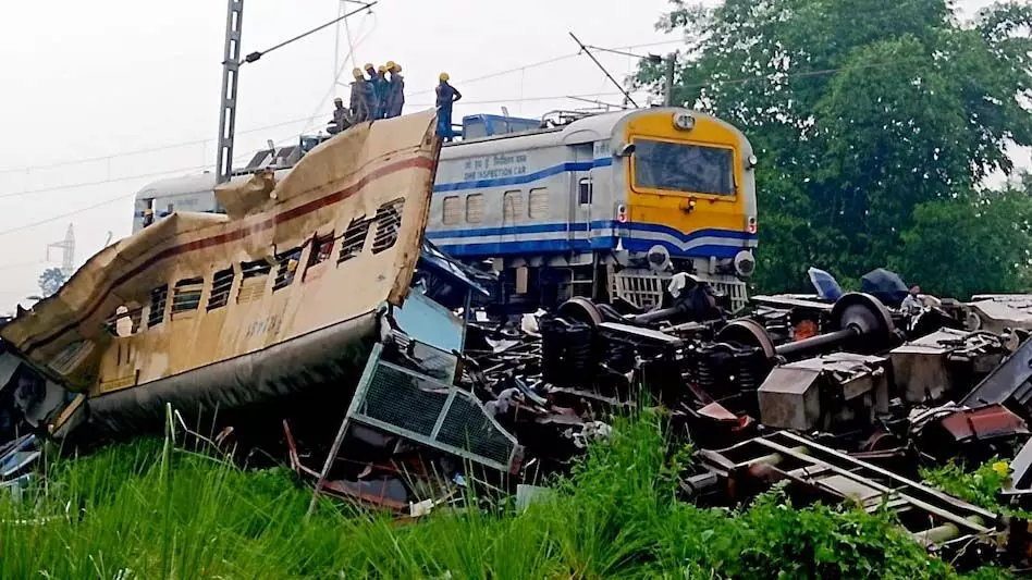 Tripura त्रिपुरा: बेकाबू रफ्तार से फिर दो ट्रेनों की टक्कर.से  रेल हादसे पर हुए 10 खुलासे