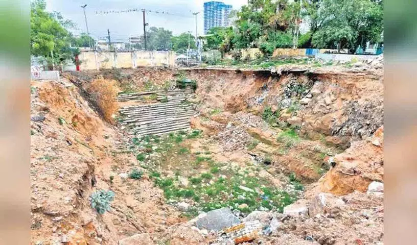 Hyderabad: जीर्णोद्धार की गई बावड़ी उपेक्षा के कारण सड़ रही