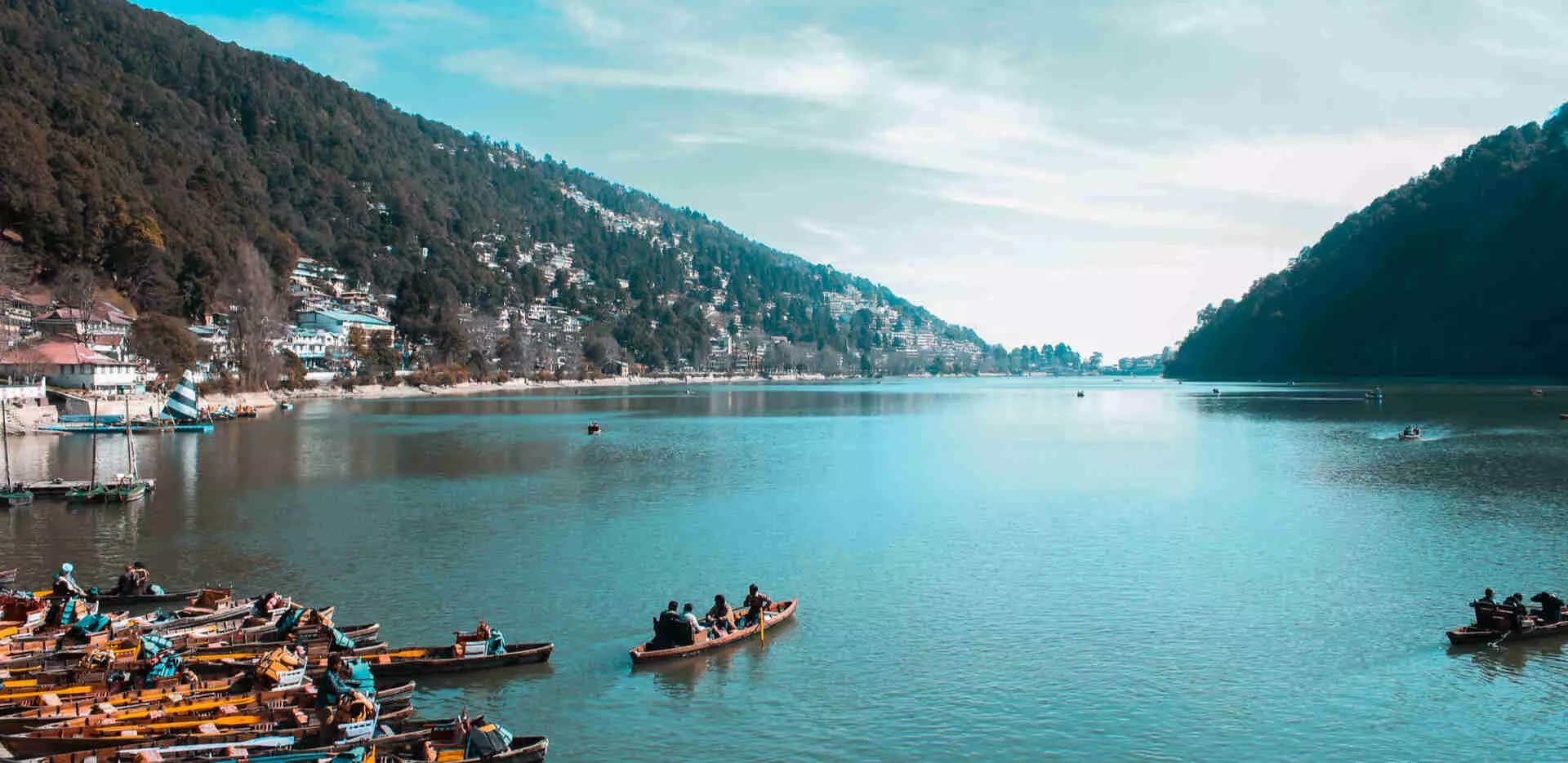 Nainital: इस साल बारिश की कमी के कारण पर्यटक भी नौकायन के लिए ज्यादा रुचि नहीं दिखा रहे