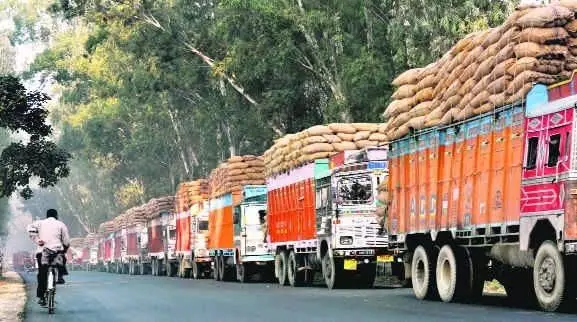 Himachal  : ट्रक चालक निर्णायक वोट बैंक, नालागढ़ उपचुनाव में प्रवेश कर मुख्य मुद्दा