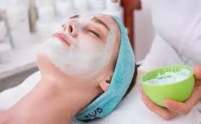 Facial Glow: फेशियल जैसा ग्लो पाने के लिए अपनाये ये तरीका