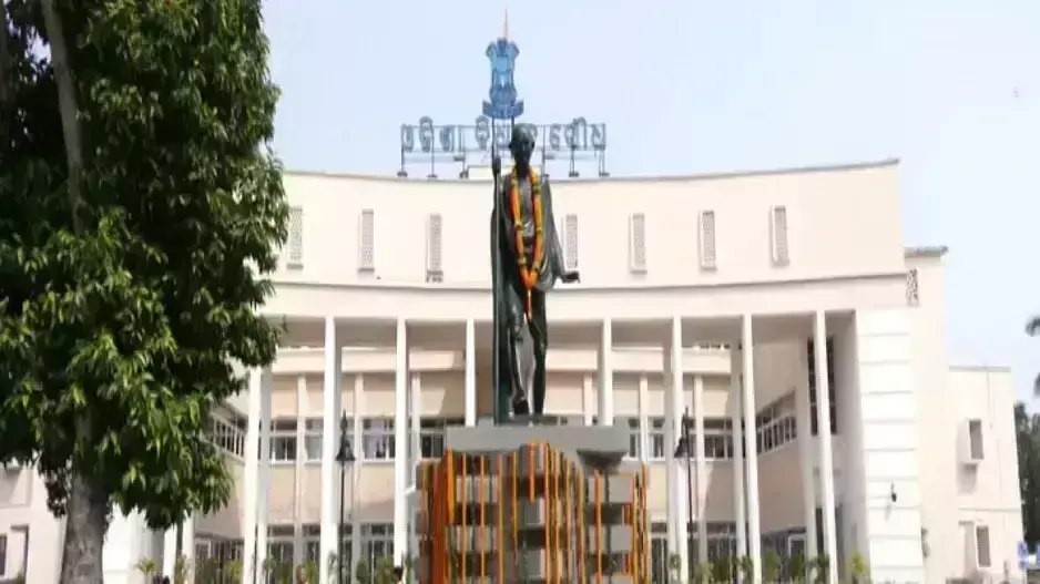 Chief Minister माझी, नवीन पटनायक और अन्य नवनिर्वाचित विधायकों ने शपथ ली