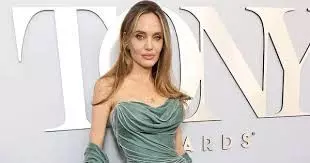 Angelina Jolie:एंजेलिना जोली ने जीता टोनी अवॉर्ड फैंस ने दिया बधाई
