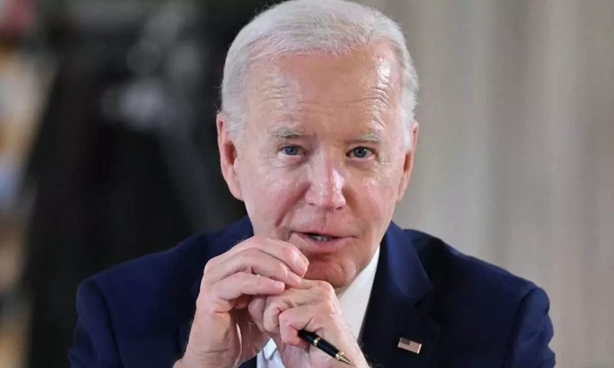 Biden: ने सीमा पर कार्रवाई के बाद संतुलन की मांग करते हुए बड़ी आव्रजन राहत जारी की