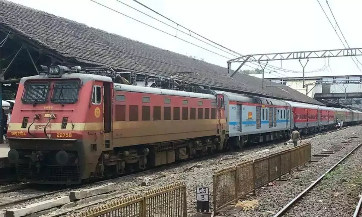 railways: सुरक्षा श्रेणी के तहत 1.5 लाख पद रिक्त रेलवे ने RTI के जवाब में बताया