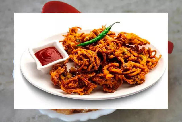 KANDA BHAJI RECIPE : बनाइये टेस्टी महाराष्ट्र कांडा भाजी जानिए ररेसिपे