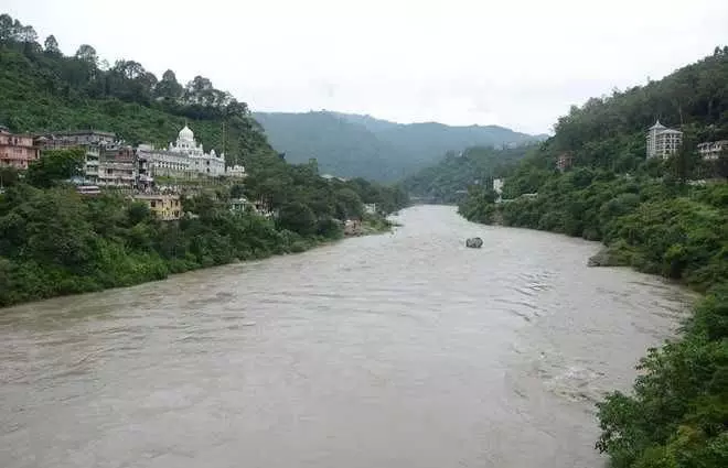 Himachal : पंडोह से पानी छोड़े जाने की संभावना, निवासियों को सावधान किया गया