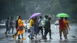 Weather Update: भीषण गर्मी से दिल्लीवालों को मिलेगी राहत मौसम का हाल जानिए