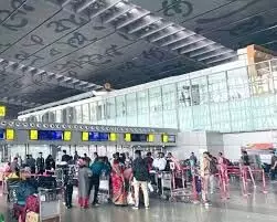 Airports: वाराणसी-नागपुर समेत देश के हवाई अड्डों को बम से उड़ने की धमकी