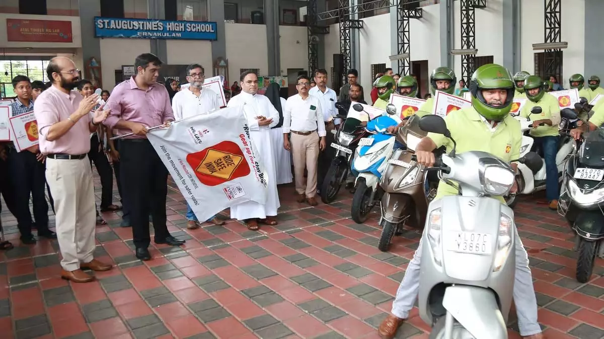 Kerala : कोच्चि में टीएनआईई-हीरो मोटोकॉर्प की सड़क सुरक्षा रैली को हरी झंडी दिखाई गई