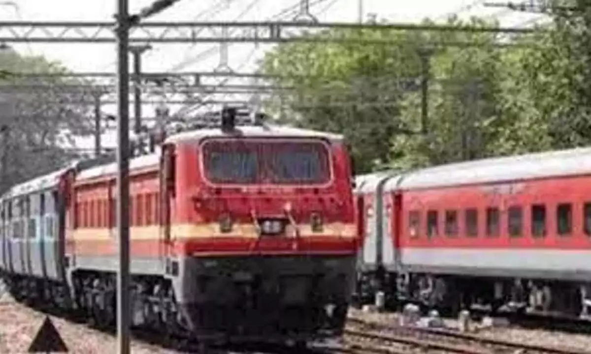 Telangana News: दक्षिण मध्य रेलवे कुछ ट्रेनें बहाल करेगा