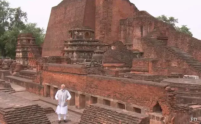 Bihar: मोदी ने बिहार के राजगीर में प्राचीन नालंदा विश्वविद्यालय के खंडहरों का दौरा किया