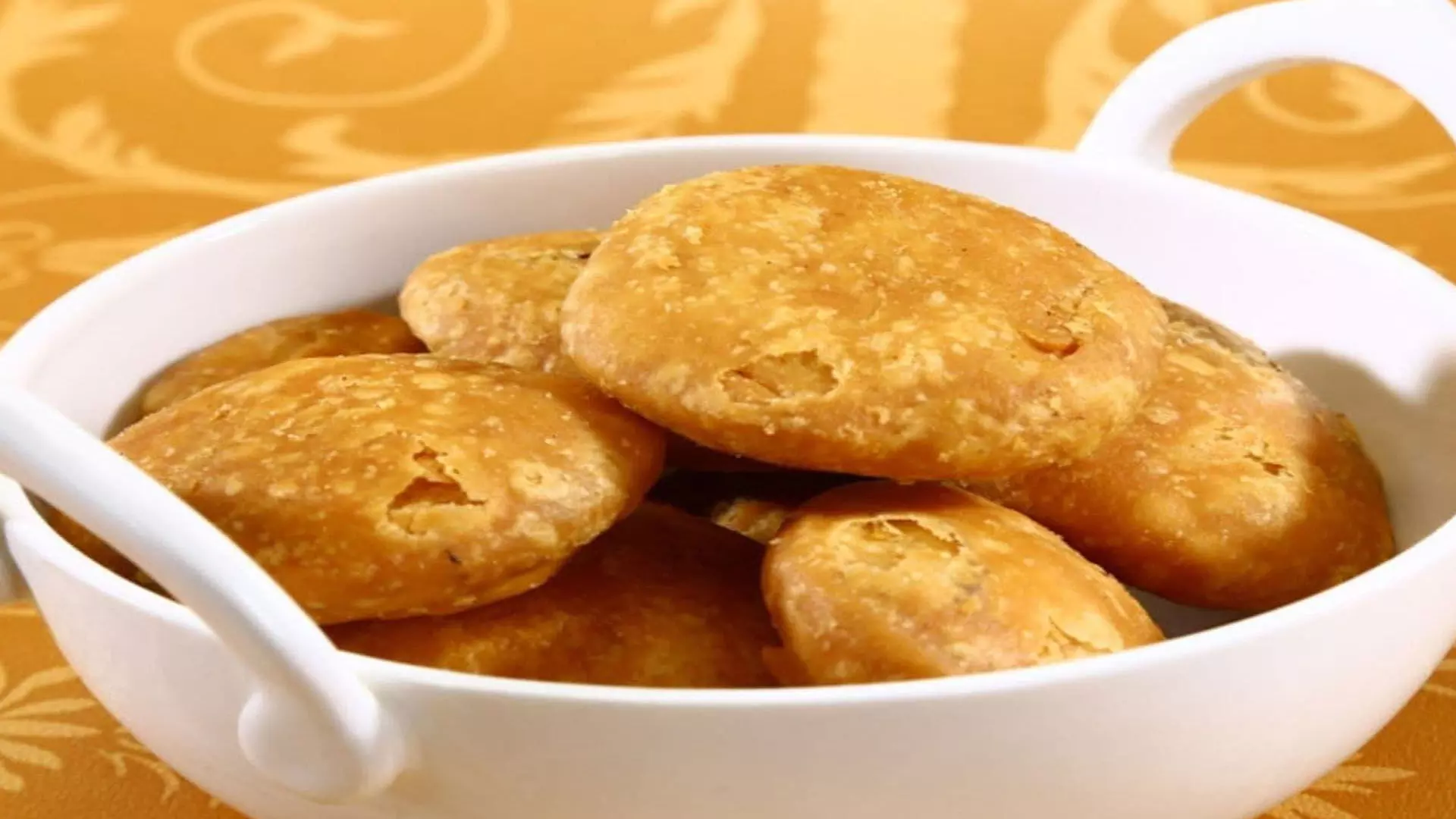 Asafoetida Shortbread: स्वाद में जबरदस्त लगती है हींग की कचौड़ी