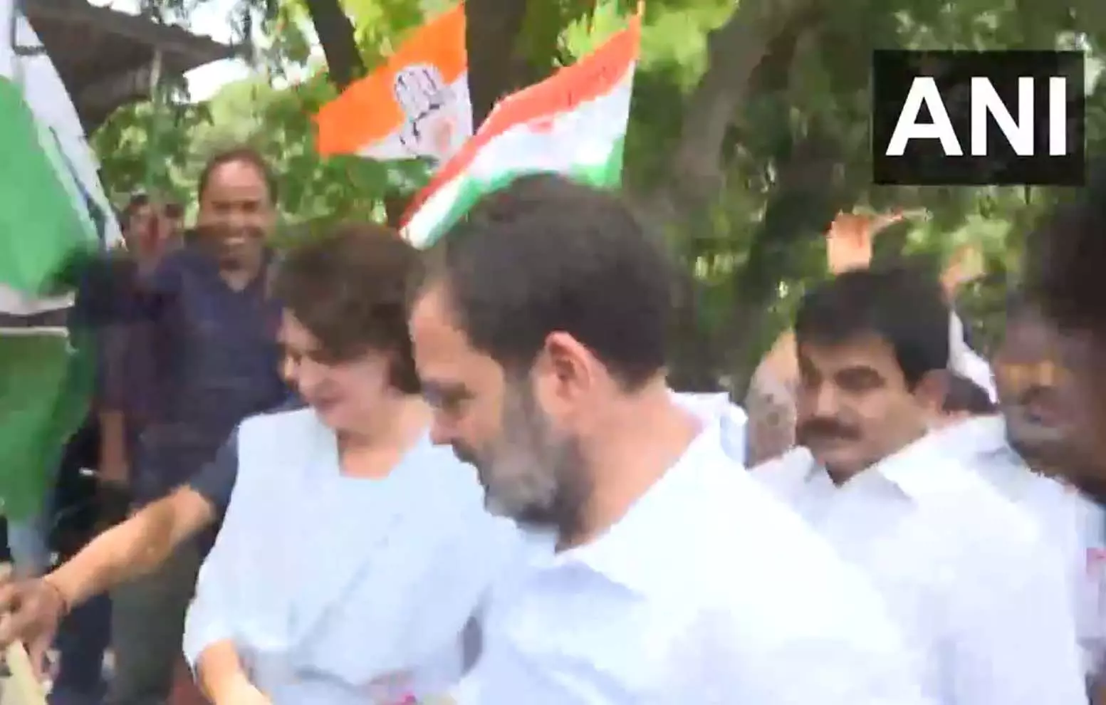 Rahul Gandhi: राहुल गांधी जन्मदिन के मौके पर प्रियंका गांधी के साथ कांग्रेस हेडक्वार्टर पहुंचे, कार्यकर्ताओं का उमड़ा हुजूम