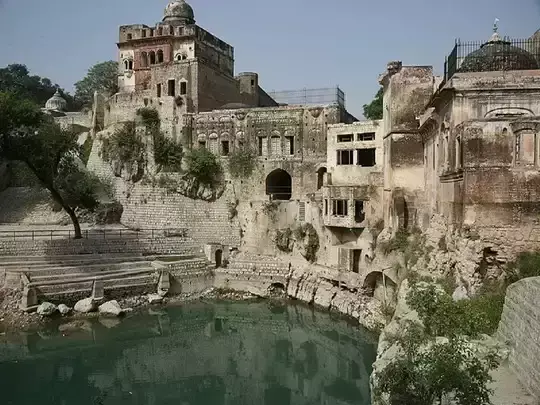 Shiv Temple : राजस्थान में हैं 5000 साल पुराना मंदिर, जहां भोलेनाथ ने गिराए थे आंसू