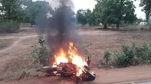 Alwar: तेज धमाके के साथ इनफील्ड बाइक में लगी आग