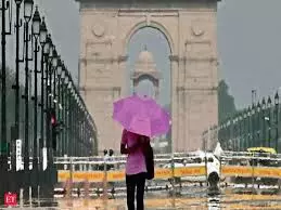 Delhi rain forecast:दिल्ली की सबसे ‘गर्म रात जानें बारिश को लेकर भविष्यवाणी